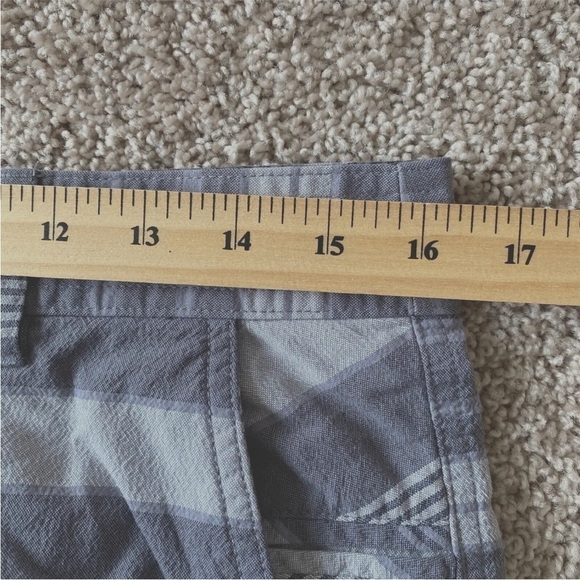 Lululemon Kahuna Shorts Golf Chino Gray Striped Mens 34 (Meas. 32W) - Picture 8 of 9